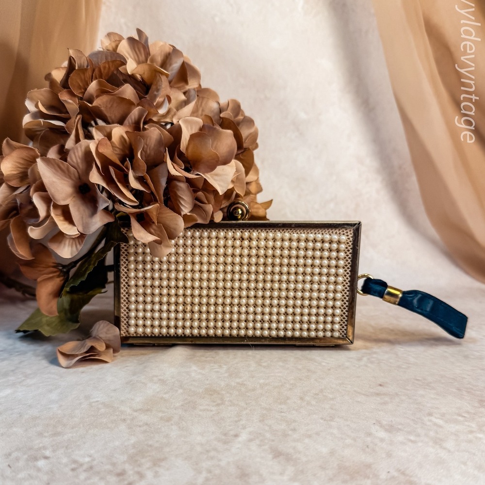 Pearl‎ Clutch